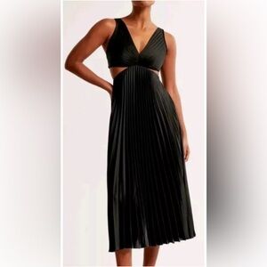 NWT Abercrombie & Fitch Black Pleated Cutout Maxi Dress Size L